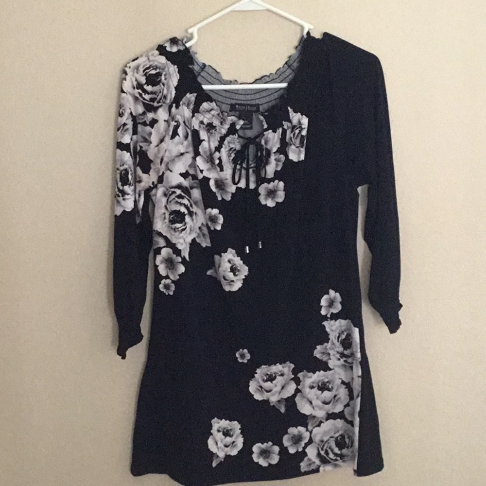 ⬇️LAST CHANCE⬇️ White House Black Market XS Black and Floral Tunic NWOT - Picture 1 of 6